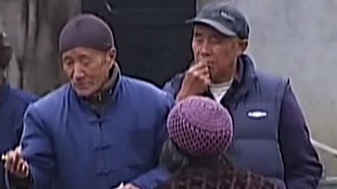 经典传奇 小山村里的神秘来客