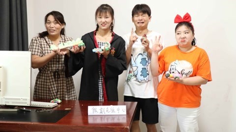 美女家务事 假如粘土玩具可以充值假期，小晴花了30分钟充值30天，冬冬就惨了