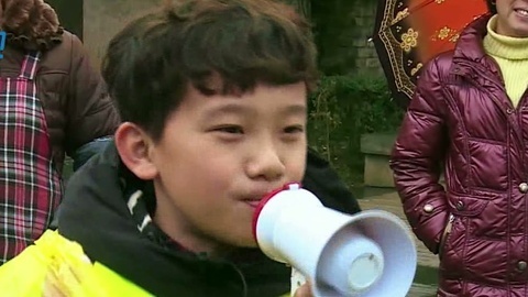 最强小孩 颜值爆表引大妈追捧