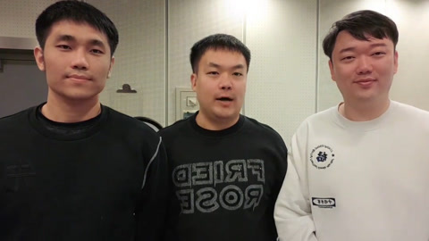 三个火呛手 三个火呛手：我们破十万订阅啦！！