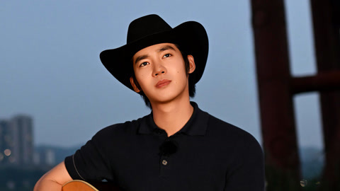 于适山城之巅摇滚嗨翻全场 于文文逛茶馆找创作灵感