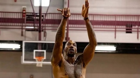 NBA热辣资讯 霍华德赛后独自在球馆加练！球迷：这样自律的魔兽值得让人学习！