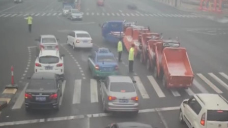 交警执勤偶遇三轮车“一拖六” 已行驶400公里