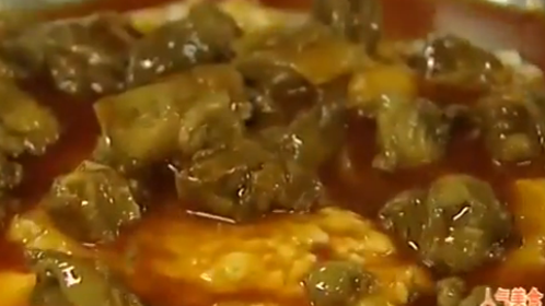 人气美食 豆腐花配牛腩滑味爽口