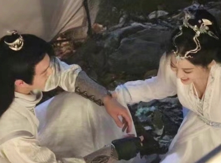许凯娜扎《雪鹰领主》牵手路透