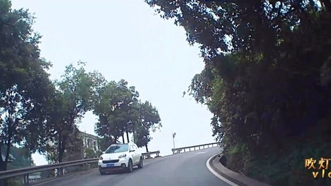 唱罢吹灯 四川小秋明山一路飙车感觉好嗨哟，其实它的名字叫铁山