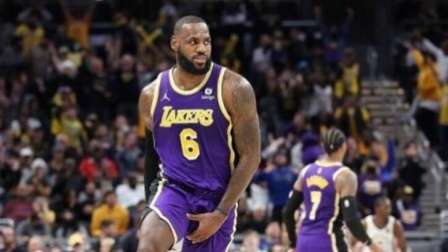 NBA热辣资讯 官宣！詹姆斯不雅庆祝动作被罚 近两场损失299004美金