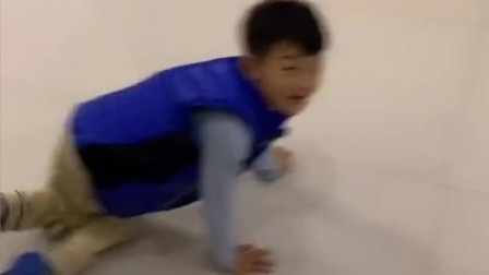 在家憋的孩儿没得玩 家庭自制保龄球走起