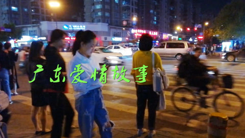唱罢吹灯 90后流浪歌手杭州街头卖唱