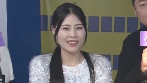男生女生向前冲第15季 赛道明星选手成功登顶 女生臂力惊人化险为夷
