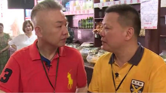 人气美食 阿庆变身摘桃“美猴王” 陶德兴徒手大战大白鹅