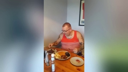 重口味 英国一男子生吃妻子胎盘被批恶心 160930