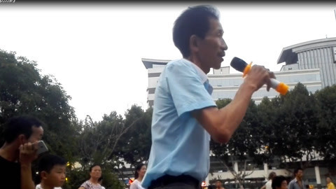 唱罢吹灯 农村大叔飙歌爱情万万岁简直了
