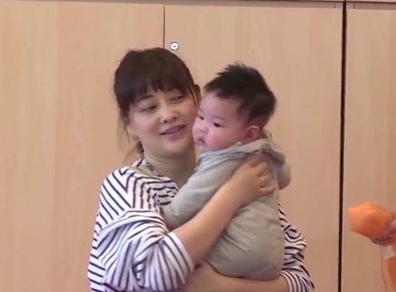 超人妈妈带娃记 梅婷亲子课上大方传授育儿经
