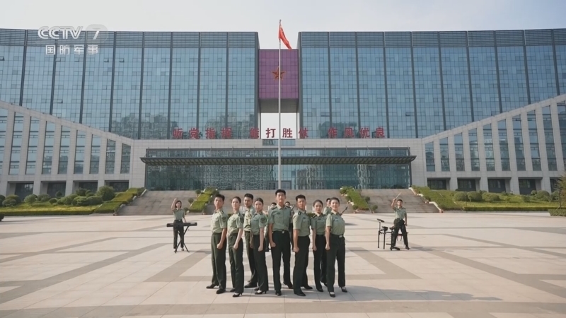 国防微视频-军歌嘹亮 《国防微视频-军歌嘹亮》 20260521 《青春在一道杠奔跑》