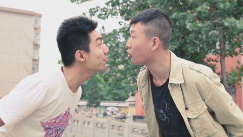 学校里的疯子 我就瞅你了怎么着