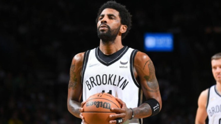 NBA热辣资讯 NBA官方：欧文因对观众使用下流手势&言语被罚款5万美元