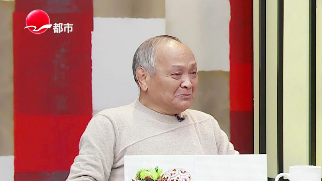 妻子吃儿子的醋 只因丈夫对儿媳更好？