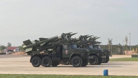 环球火力点 老挝陆军全新亮相！新列装武器除一款T72 都是中国先进装备
