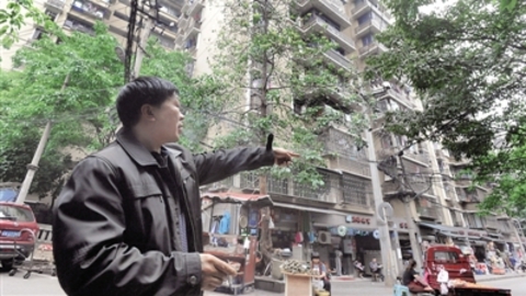 耳目一新 富翁被天降烟灰缸砸成弱智12年未果