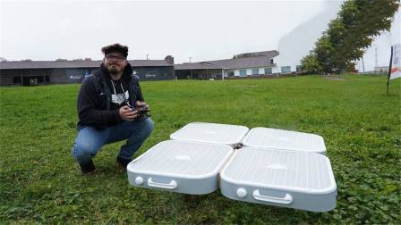 让4台风扇对地吹风能飞上天吗？小哥亲测，风扇能变成无人机吗