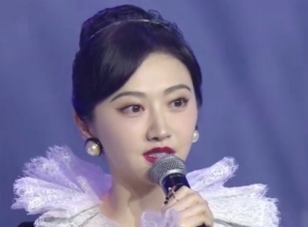 龚俊景甜获形象大使荣誉证书