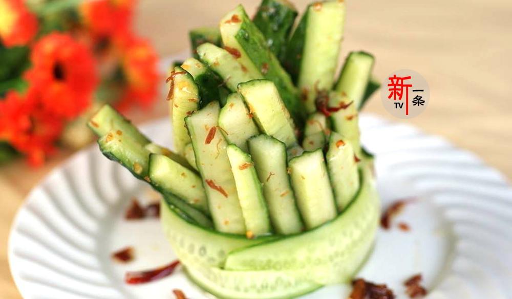 新一条美食 别再大蒜拌黄瓜了，试试这种新方法，比直接拌好吃100倍