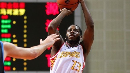 CBA 18/19赛季 上海VS深圳第二节：伯顿拜克斯双鬼拍门，次节上海45-50被反超