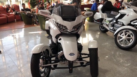 刚开卖就售罄，60多万本田金翼倒三轮