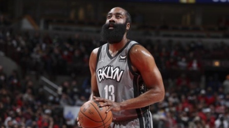 NBA热辣资讯 哈登表达了对欧文兼职的不满 对纳什易变的轮转表示沮丧