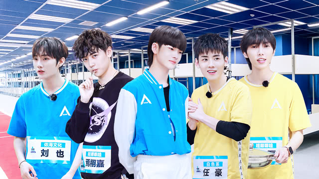 第17期：学员告别百人大通铺（上）