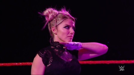 WWE RAW1442期回放-英文原声：小魔女搅局火烧毒蛇双眼