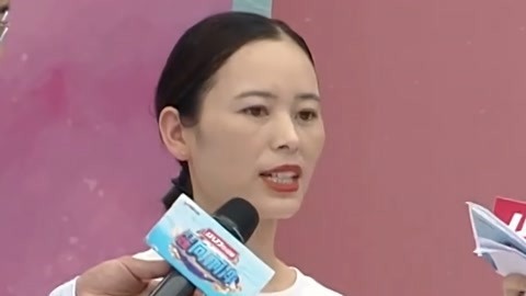 高颜值冲客上演步步惊心 男子最终关险落水