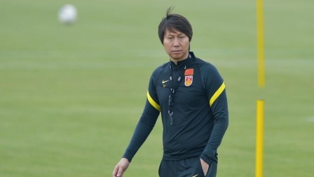 中国男足冲击2022世界杯 李铁微博发声：足球就是这么神奇的东西！我依然爱它