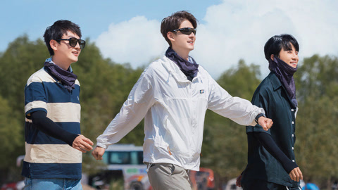 兄弟团剪纸为新人送祝福 张晓谦考郭品超绕口令