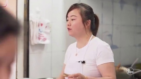二更视频 又要排队 这家藏在菜场里的网红店 一到节假日都挤疯了 400