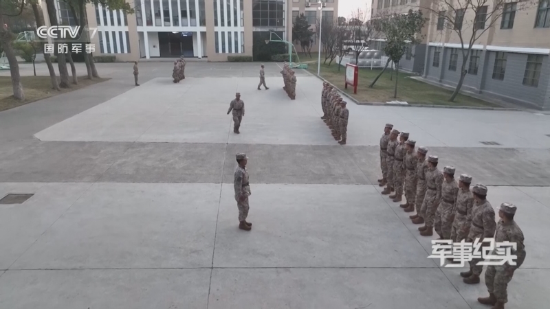 《军事纪实》 20251211 军营第一课