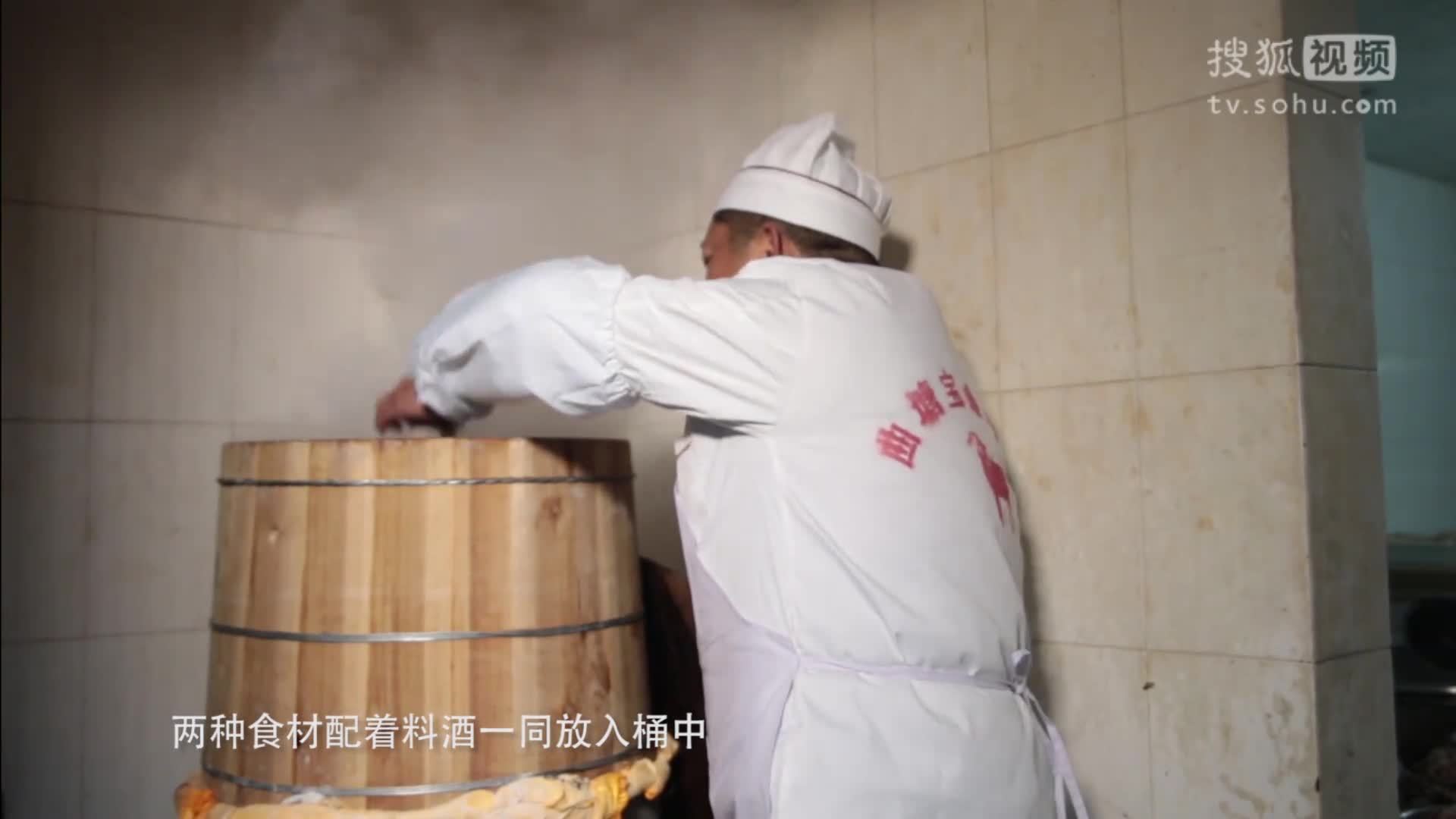 美&middot;食 木桶蒸煮出来的羊肉肉质细腻还没有膻味，谁发明的煮法，服
