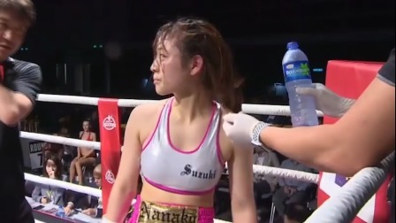 韩国美女搏击比赛 外表柔弱拳却很重！