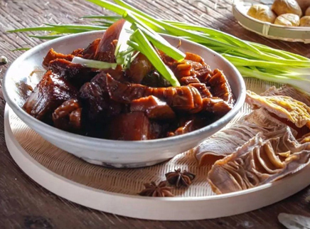美食台 毛栗子竹笋㸆肉 品味儿童时光