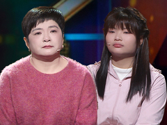 女子遭遇车祸导致截瘫 母亲不离不弃陪女儿康复