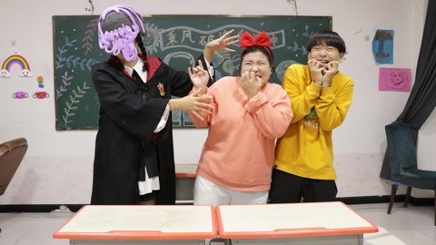 美女家务事 同学们浪费粘土，小晴化身“粘土怪”惩罚他们，浪费是可耻的哦！