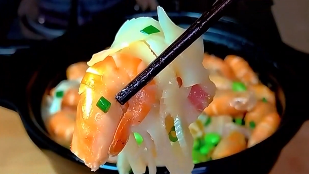 人气美食 冬季滋补三鲜暖锅 咸肉笋丝煮大头虾