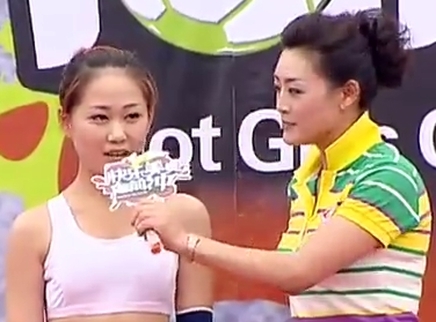 快乐美美向前冲 性感美女校花泥浆PK