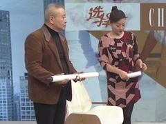 退休女嘉宾自学书画 热心公益获赞赏