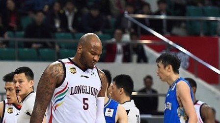 CBA 18/19赛季 龙狮VS肯帝亚第四节：斯贝茨情绪失控恶意犯规被罚离场