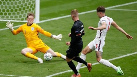 英格兰2-0德国晋级八强 斯特林破门凯恩头球