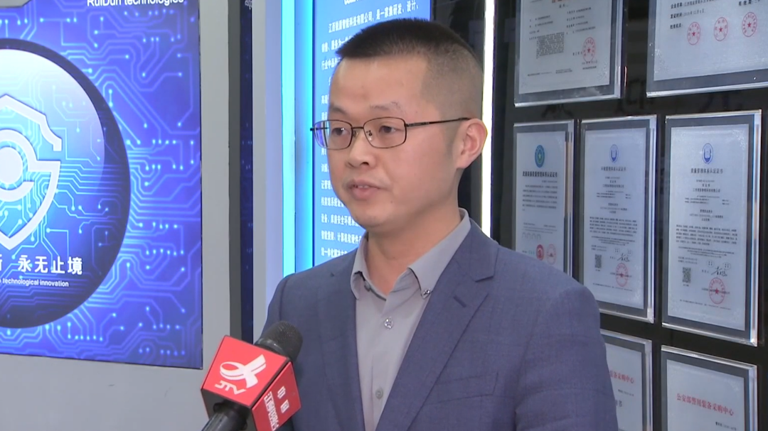 社会传真 求新谋变 常立潮头