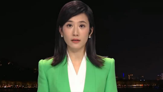 1818黄金眼 因为路线起争执 司机把乘客赶下车