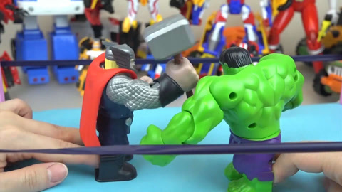 超级英雄擂台比拼